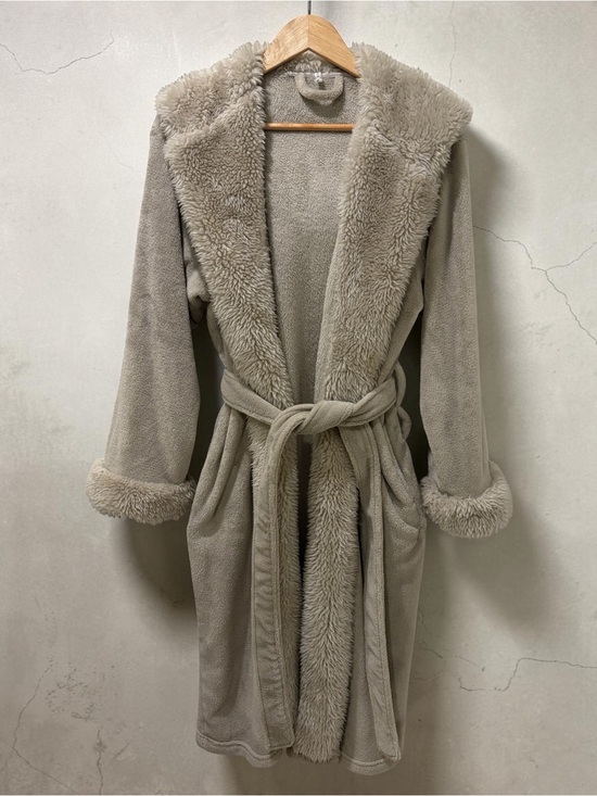 Pottery Barn Other - Pottery Barn Alpine Faux Fur Robe